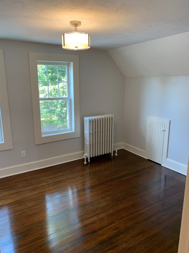 Building Photo - Whiting Lane Luxury