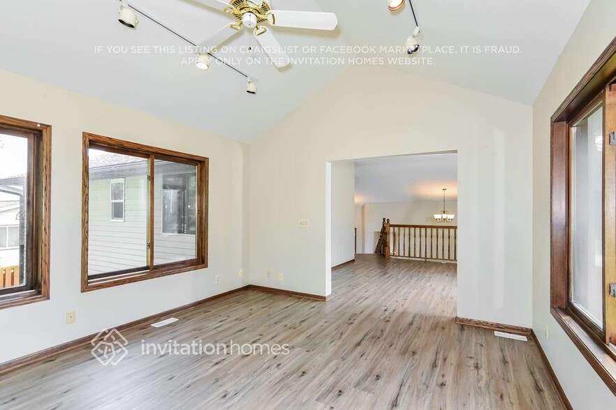 Building Photo - 1609 Lakewood Dr N