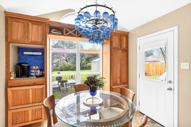 Building Photo - 2230 Howell Ave