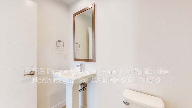 Building Photo - 221 Gambrel Cir