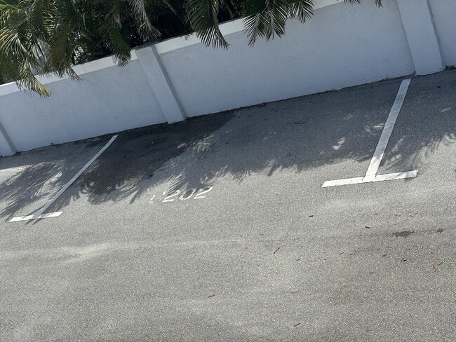 Building Photo - 905 Southridge Rd