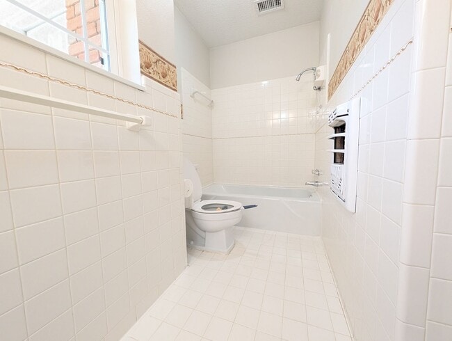 Building Photo - Summit Duplex