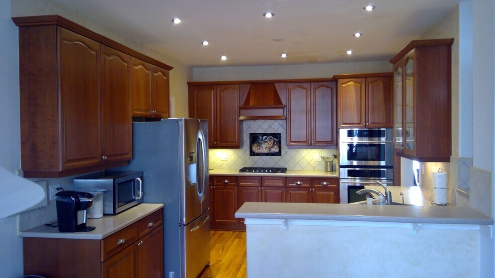 Building Photo - 6640 Ashebrooke Dr