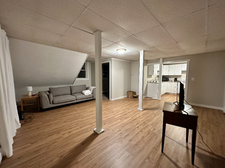 Building Photo - 34 Brook St