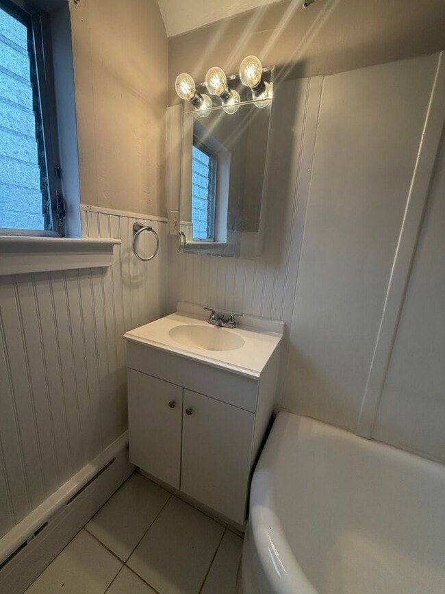 Building Photo - 1010 Chestnut St