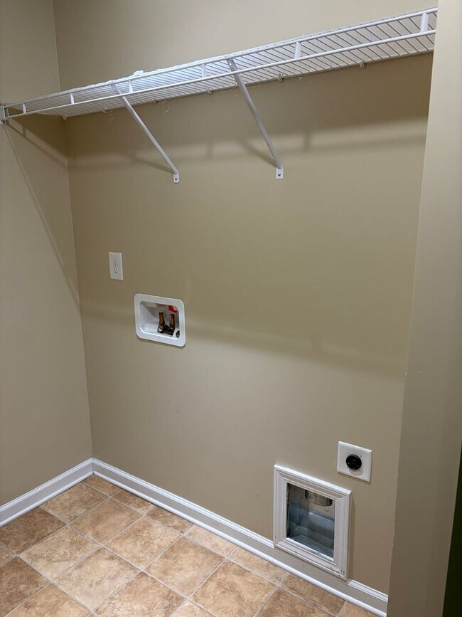 Building Photo - Beautiful Stepless Ranch