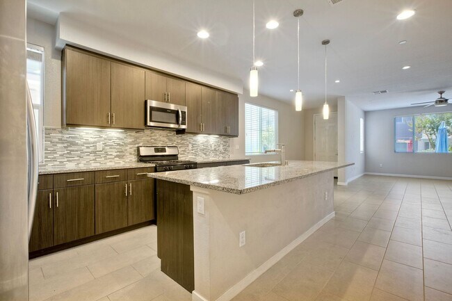 Building Photo - 3 Br/2.5 Ba w Loft and 2 car attached gara...
