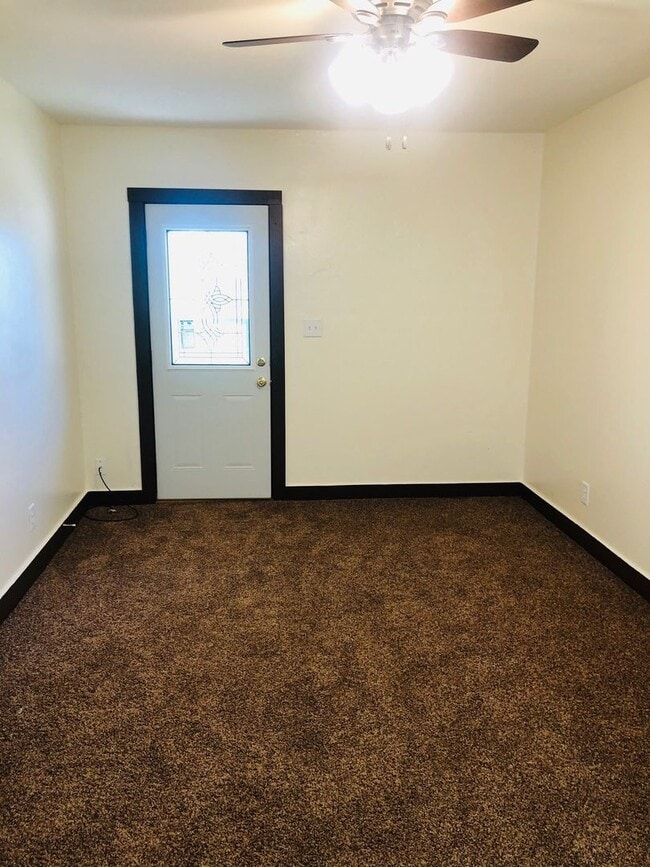 Building Photo - Too Cute!