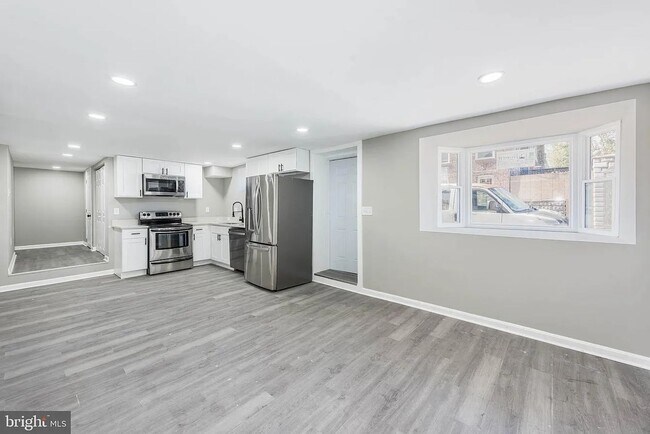 Building Photo - 3300 Ravenwood Ave