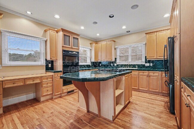 Building Photo - 1760 Jacobs Way