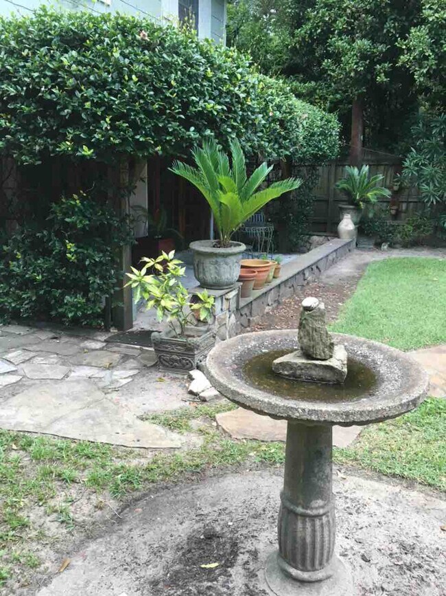 Building Photo - 1023 Crawford St