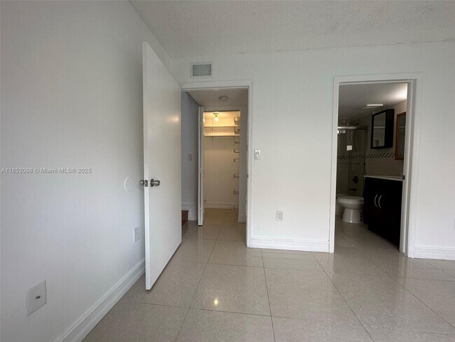 Building Photo - 8540 NW 6th Ln
