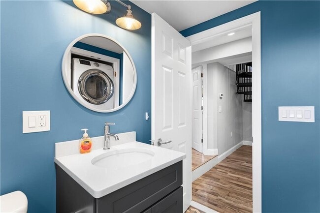 Building Photo - 4 James St