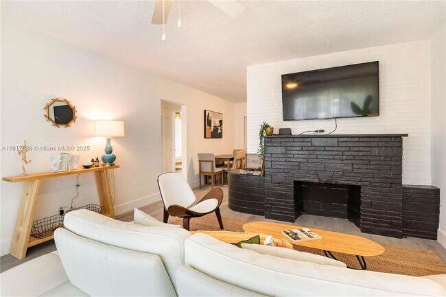 Building Photo - 22 SE 13th St