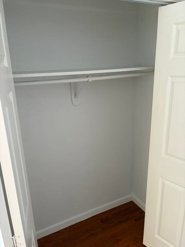 Building Photo - Dupont Circle Studio Apartment W/Roof Top & Front Desk Available Now!