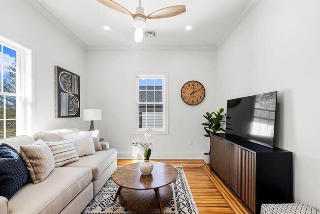 Building Photo - 508 Charles St