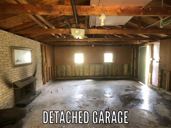 Building Photo - 609 Sager St