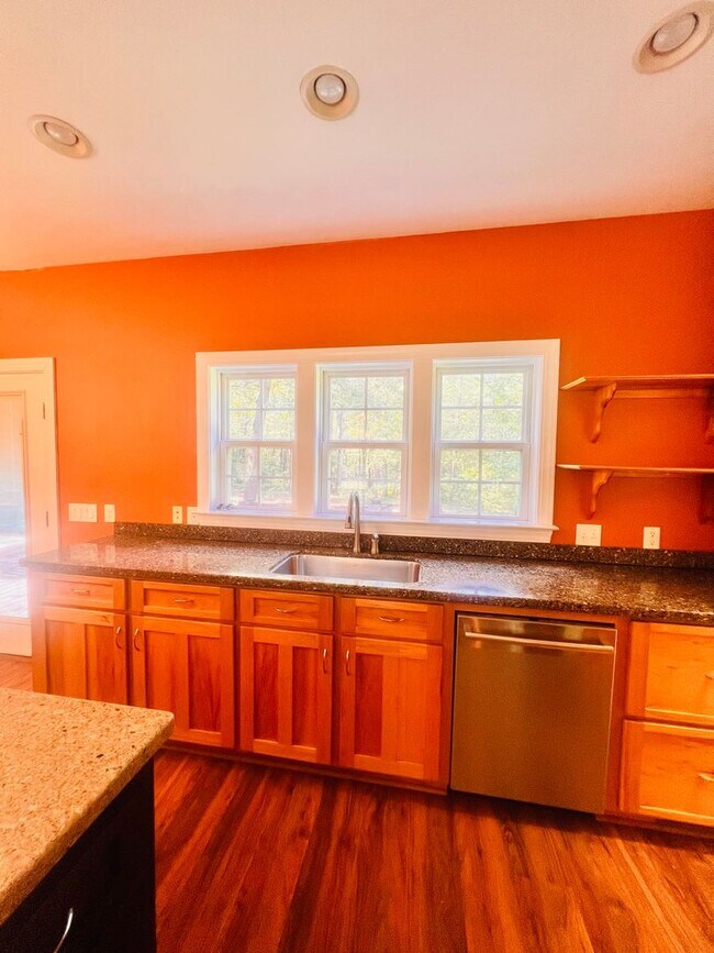 Building Photo - Tucked Away 3 Bedroom Gem on Private Road ...