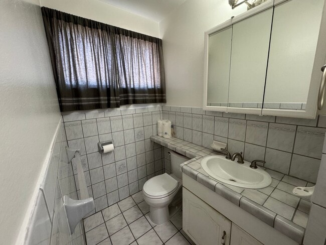 Building Photo - Charming 3 Bed, 2 Bath Single Family Home with Attached Garage and Spacious Backyard