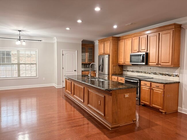 Building Photo - 123 Chelsea Park Row