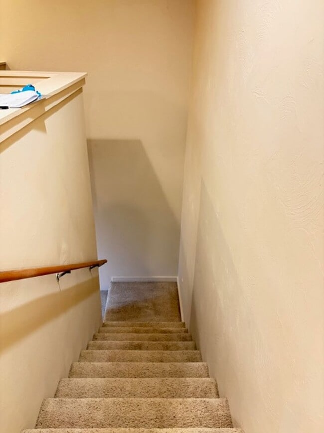 Building Photo - 3 Bedrooms 2 1/2 Bathroom Bozeman Townhouse - Great Location