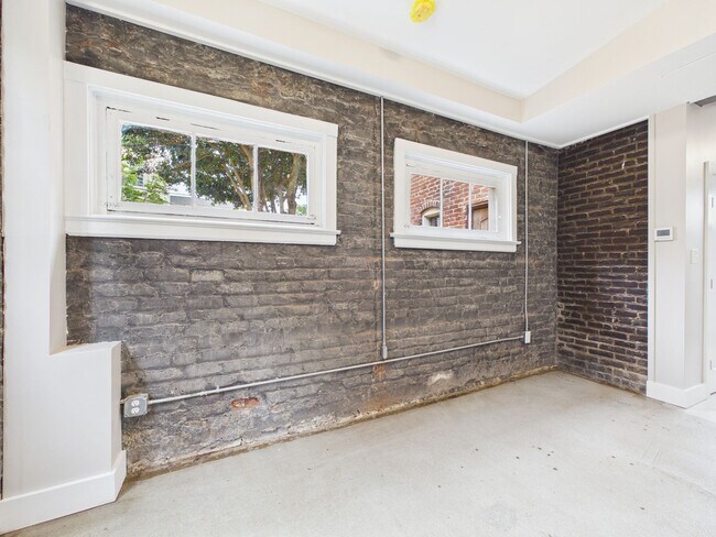 Building Photo - 7 E Franklin St