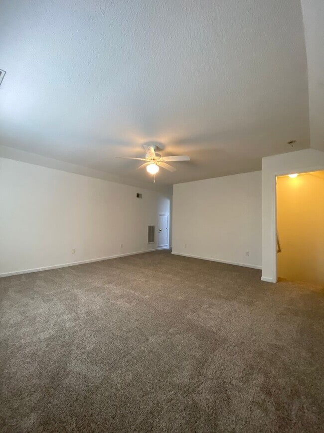 Building Photo - Adorable 3 Bedroom 3 Bath in Preston Green