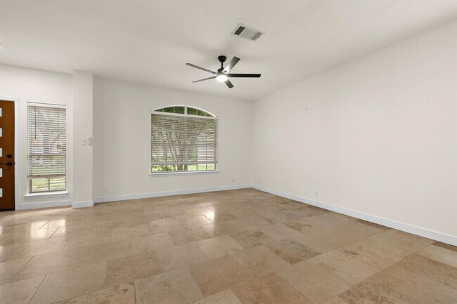 Building Photo - 1221 Boerne Dr