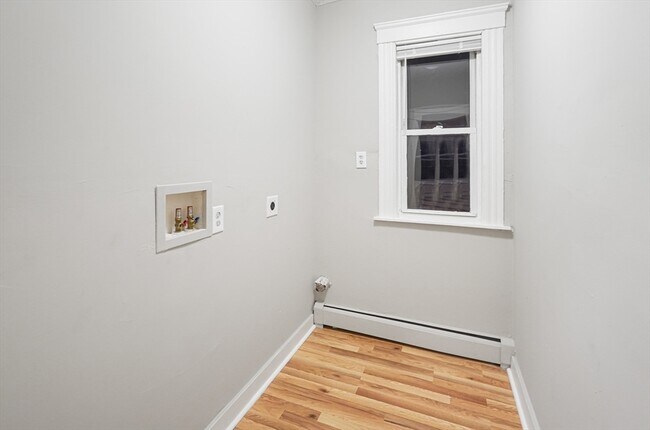 Building Photo - 15 1/2 Mendon St