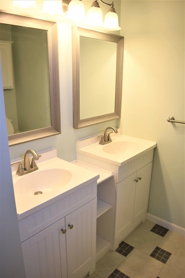 Building Photo - 10120 Sparkling Brook Ct