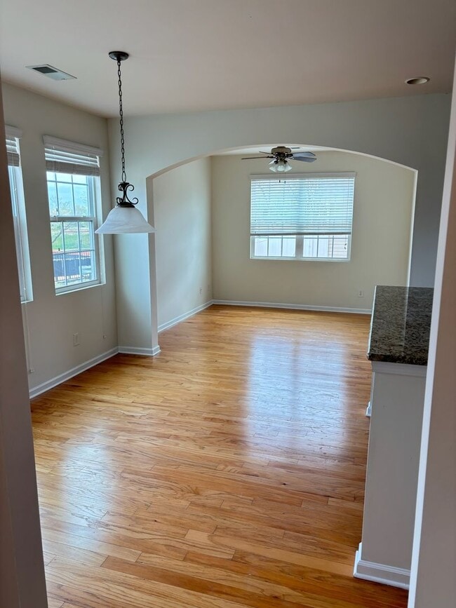 Building Photo - Renovated 3Bd, 2.5Ba End Unit Lake Norman Townhome with Fenced-in Yard and 1 Car Garage Coming Soon