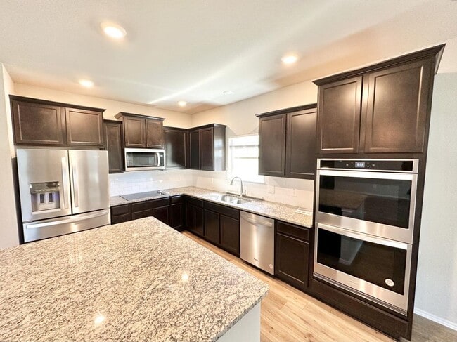 Building Photo - AVAILABLE NOW