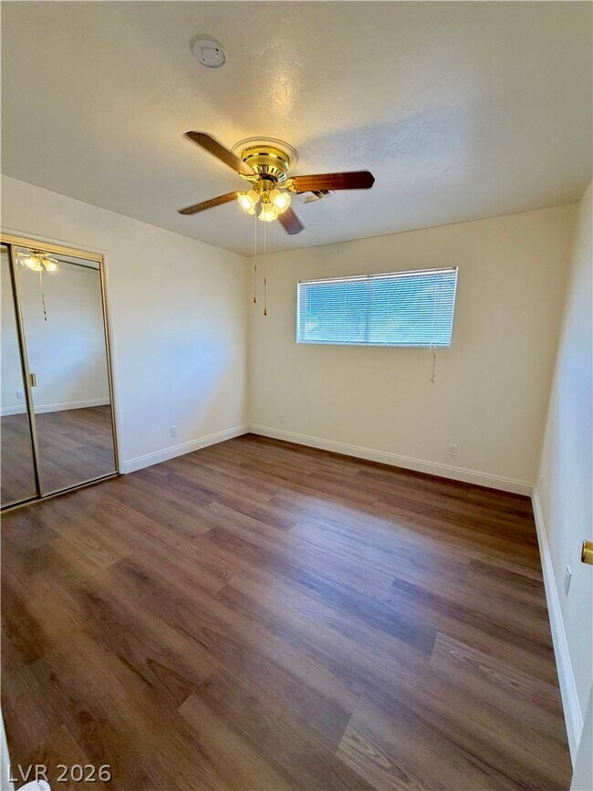 Building Photo - 1571 Turf Dr