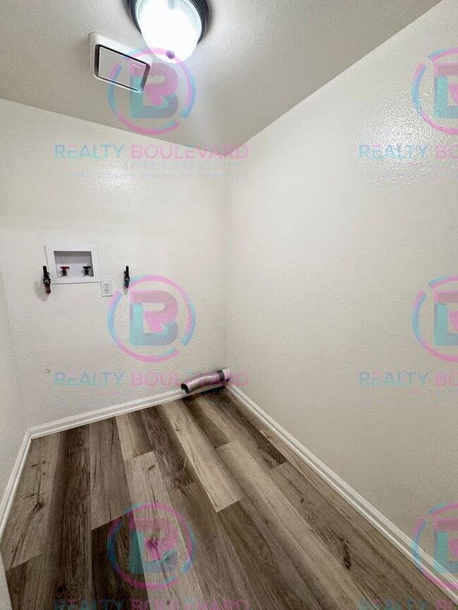 Building Photo - Contemporary 2-Bed Condo with Garage & Poo...
