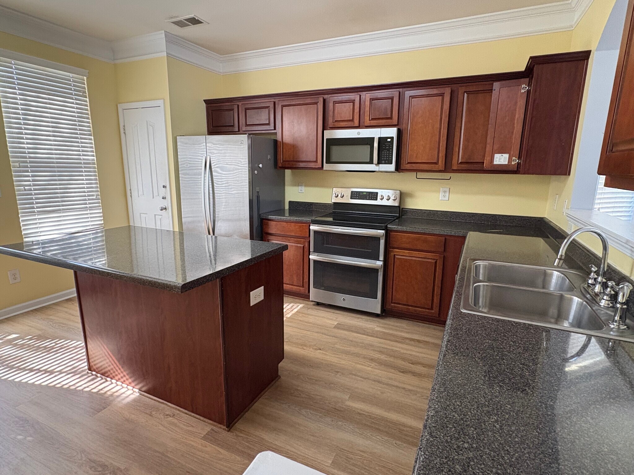 Building Photo - 9358 Greenheather Dr