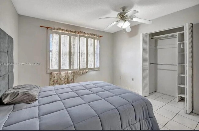 Building Photo - 1301 NE 191st St