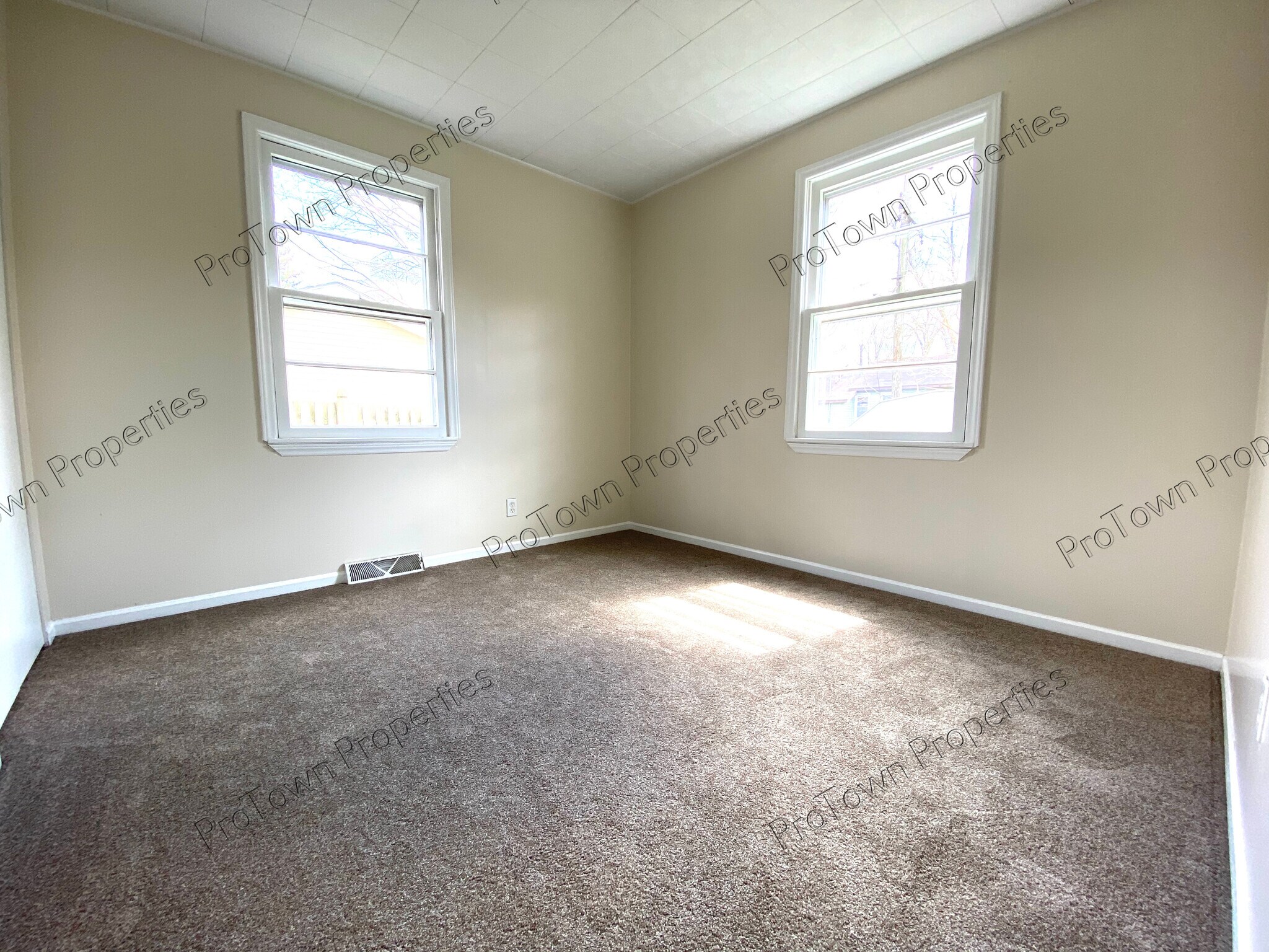Building Photo - 301 E Kankakee River Dr