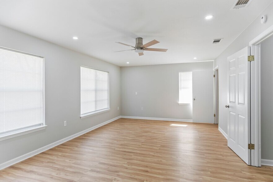 Building Photo - 1455 Marilyn Dr