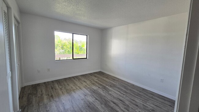 Building Photo - Nice 2/2 in the Gated East Lake Woodlands community