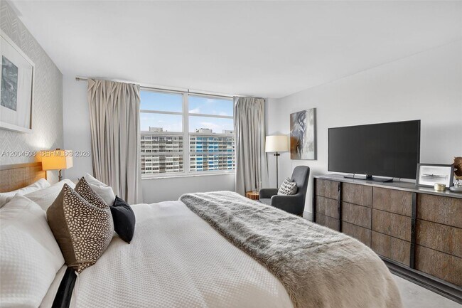 Building Photo - 2780 NE 183rd St