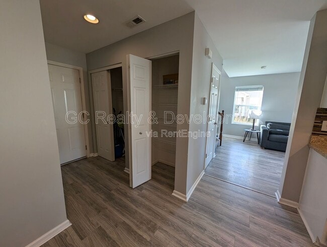 Building Photo - 646 Vine St