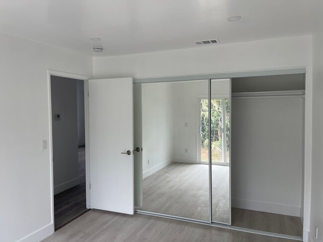 Building Photo - 2 bedrooms 1 bath home in Imperial Beach. ...