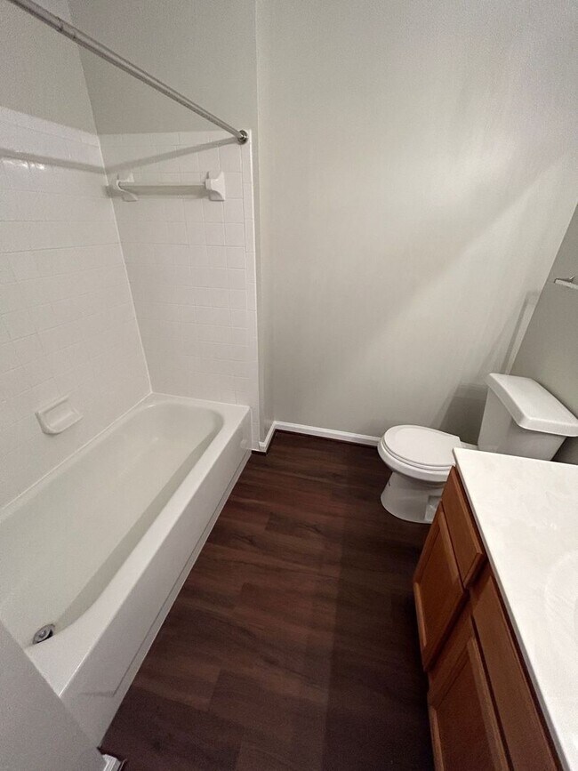 Building Photo - 3 BED + 3 Bath - Brick front townhome in P...