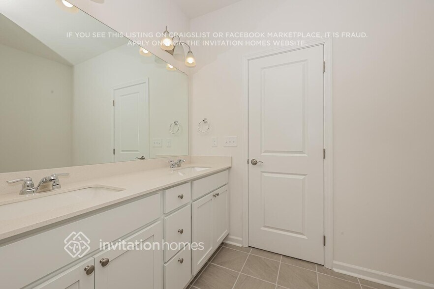 Building Photo - 3800 Lantern Ln