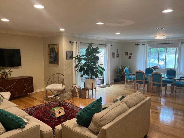 Building Photo - 6752 Hillpark Dr