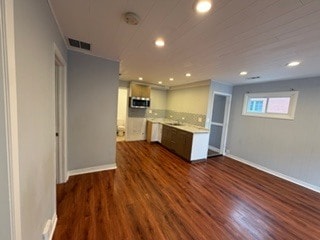 Building Photo - 6902 Lyons St