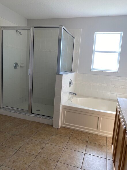 Building Photo - 7954 Carriage Pointe Dr