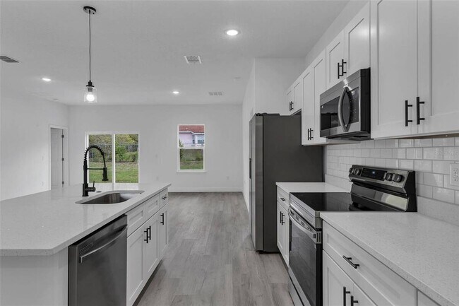 Building Photo - 2211 SW 153rd Pl Rd