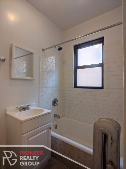 Building Photo - 2615 N Spaulding Ave
