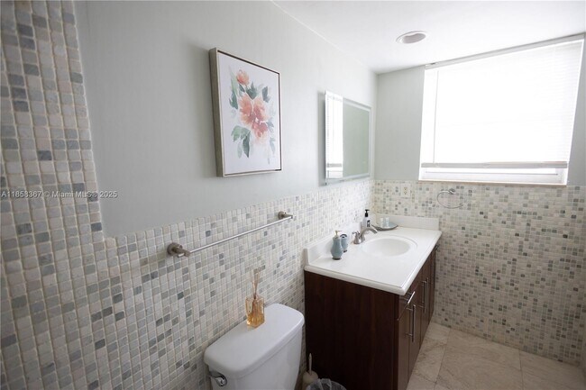 Building Photo - 3901 S Ocean Dr
